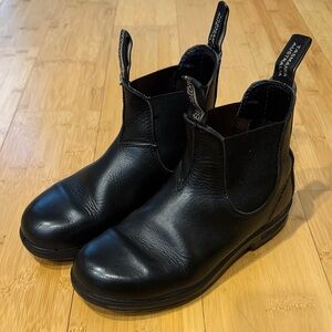 Blundstone Black Leather Chelsea Boots US Women’s 7.5